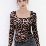 Kadın Uzun Kollu Kare Yakalı Leopar Desenli Dalgıç Bluz