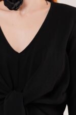 Ön Bağlamalı Volan Kol Siyah Bluz - Görsel 3