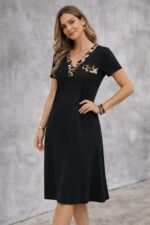 Kadın Kısa Kollu V Yakalı Süs Cep Detaylı Midi Viskon Elbise - Görsel 2