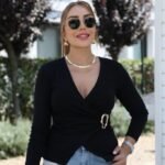 Kadın Uzun Kollu Kruvaze Yakalı Toka Detaylı Viskon Bluz