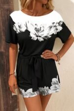 Kadın Tek Omuzu Açık çiçek Desenli Beli Kuşaklı Iki Iplik Mini Short Tulum - Görsel 3