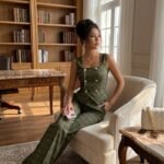 Kadın Düğmeli Bürümcük Kumaş Takım