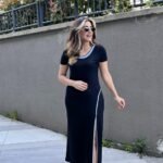 Kadın Yuvarlak Ribana Yaka Beyaz Yırtmaç Detaylı Viskon Tam Boy Elbise