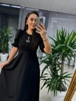 Kadın Kısa Kollu Bisiklet Yaka Fiyonk Broşlu Midi Janjan Krep Elbise - Görsel 4