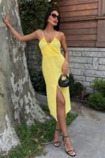 Göğsü Aksesuarlı Önü Yırtmaçlı Elbise 2899 - Görsel 5