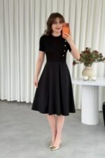 Kadın Kısa Kollu Bisiklet Yaka Gold Düğme Detay Midi Boy Elbise