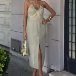 Göğsü Aksesuarlı Önü Yırtmaçlı Elbise 2899