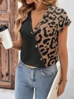 Kadın Kısa Kollu V Yakalı önden Düğmeli Leopar Desen Detaylı Viskon Bluz - Görsel 2