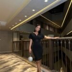 Kadın Dalgıç Krep V Yaka Ve Sırt Dekolte Detaylı Elbise