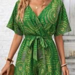 Kadın Kısa Kollu Kruvaze Yakalı Belden Kuşaklı Desenli Kısa Süprem Tulum