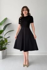 Kadın Kısa Kollu Bisiklet Yaka Gold Düğme Detay Midi Boy Elbise - Görsel 4