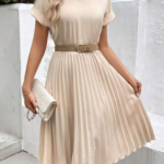 Kadın Kısa Kollu Yakası Açık Belden Lastikli Pileli Kısa Ithal Krep Elbise