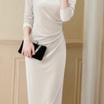 Kadın Uzun Kollu Kruvaze Yakalı Yandan Büzgülü önden çapraz Detaylı Midi Kadife Elbise