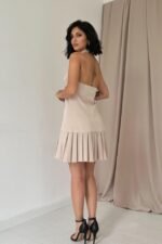 Bej Sırtı Açık Ceket Yakalı Elbise - Görsel 4