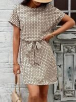 Kadın Kısa Kollu Yuvarlak Yaka Beli Kuşaklı Geometrik Desenli Süprem Elbise - Görsel 4