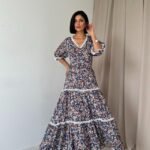 Desenli Sırtı Dekolteli Brode Elbise