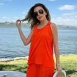 Kadın Kolsuz V Yaka Kuş Gözü Detay Bluz Short Aerobin Ikili Takım