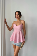 ÇİZGİLİ GOFRE ASKILI PENS DETAYLI BLUZ - Pembe - Görsel 4