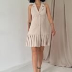 Bej Sırtı Açık Ceket Yakalı Elbise