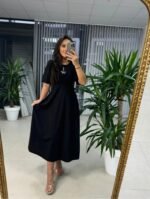 Kadın Kısa Kollu Bisiklet Yaka Fiyonk Broşlu Midi Janjan Krep Elbise - Görsel 3