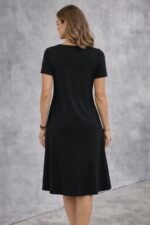 Kadın Kısa Kollu V Yakalı Süs Cep Detaylı Midi Viskon Elbise - Görsel 3