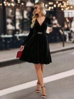 Kadın Uzun Kollu Kruvaze Yakalı Toka Detaylı Mini Kadife Elbise - Görsel 2