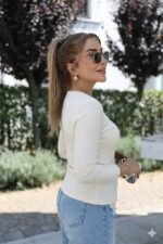 Kadın Uzun Kollu Kruvaze Yakalı Toka Detaylı Viskon Bluz - Görsel 3