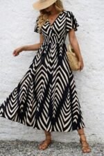 Kadın Kısa Fırfır Kollu Kruvaze Yakalı Beli Lastikli Desenli Uzun Elbise - Görsel 2