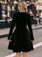 Kadın Uzun Kollu Kruvaze Yakalı Toka Detaylı Mini Kadife Elbise - Görsel 3