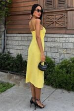 Göğsü Aksesuarlı Önü Yırtmaçlı Elbise 2899 - Görsel 4