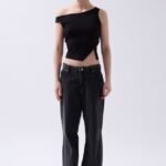 Kayık Yaka Yırtmaç Detay Bluz