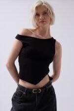 Kayık Yaka Yırtmaç Detay Bluz - Görsel 3