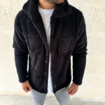 Erkek Pelüş Polar Hırka Gömlek – Yakalı, İlik Düğmeli, Göğüs Cepli, Yumuşak Dokulu Kışlık Regular Fit Rahat Günlük Model - Siyah - Görsel 3