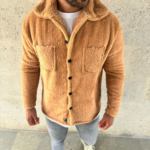 Erkek Pelüş Polar Hırka Gömlek – Yakalı, İlik Düğmeli, Göğüs Cepli, Yumuşak Dokulu Kışlık Regular Fit Rahat Günlük Model - Açık Kahve - Görsel 3