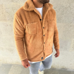 Erkek Pelüş Polar Hırka Gömlek – Yakalı, İlik Düğmeli, Göğüs Cepli, Yumuşak Dokulu Kışlık Regular Fit Rahat Günlük Model - Açık Kahve - Görsel 4