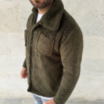 Erkek Pelüş Polar Hırka Gömlek – Yakalı, İlik Düğmeli, Göğüs Cepli, Yumuşak Dokulu Kışlık Regular Fit Rahat Günlük Model - Haki - Görsel 3