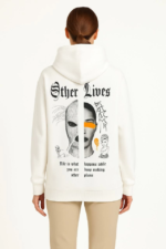 Oversize Üç İplik Şardonlu Kapüşonlu Sweatshirt – Beyaz “Other Lives” Ön Ve Arka Baskılı, Kanguru Cepli, Ribanalı Rahat Kışlık Model Beyaz - Görsel 3