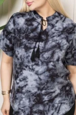 Desenli Püsküllü Viskon Bluz Bebe Yaka Kısa Kollu Big Size Rahat Kesim - Desenli - Görsel 4