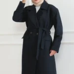 Kaşe Kaban Uzun Boy Kruvaze Yaka Kuşaklı Tesettür Kaşe Kaban Astarlı - Lacivert