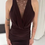 Dantel Detaylı Derin Dekolte Drapeli Mini Elbise Şık Kolsuz - Kahvrenegi