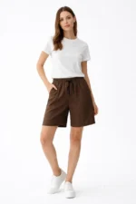 Keten Kumaş Cepli Rahat Kesim Bel Lastikli Şort - Kahverengi - Görsel 3