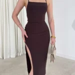 İp Askılı Sırt Dekolteli Bağlama Detaylı Yırtmaçlı Midi Elbise - Kahverengi