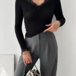 Dantel Detaylı V Yaka Arkası V Yaka Kaşmir Dokulu Uzun Kollu Bluz - Siyah