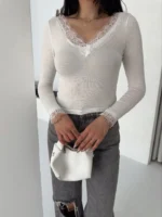 Dantel Detaylı V Yaka Arkası V Yaka Kaşmir Dokulu Uzun Kollu Bluz - Beyaz - Görsel 2