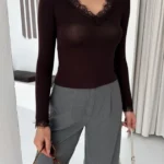 Dantel Detaylı V Yaka Arkası V Yaka Kaşmir Dokulu Uzun Kollu Bluz - Vişne Çürüğü