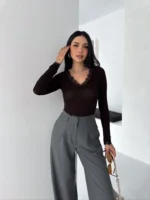 Dantel Detaylı V Yaka Arkası V Yaka Kaşmir Dokulu Uzun Kollu Bluz - Vişne Çürüğü - Görsel 2