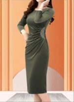 Kadın Uzun Kollu Bot Yaka Yanı Taş Detaylı Midi Kadife Elbise