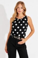 Kadın Askılı Yakası Büzgülü Puantiyeli Atlas Bluz - Görsel 4