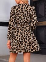 Kadın Uzun Kollu Kruvaze Yaka Kemerli Desenli Mini Leopar Elbise - Görsel 4