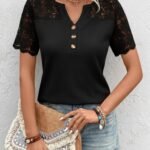 Kadın Kısa Kollu V Yakalı önden Düğmeli Dantel Detaylı Waffle Bluz